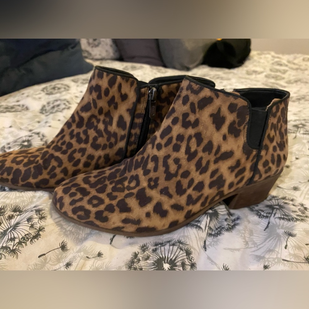 Circus by Sam Edelman Size 8 Booties in Leopard Print Leather